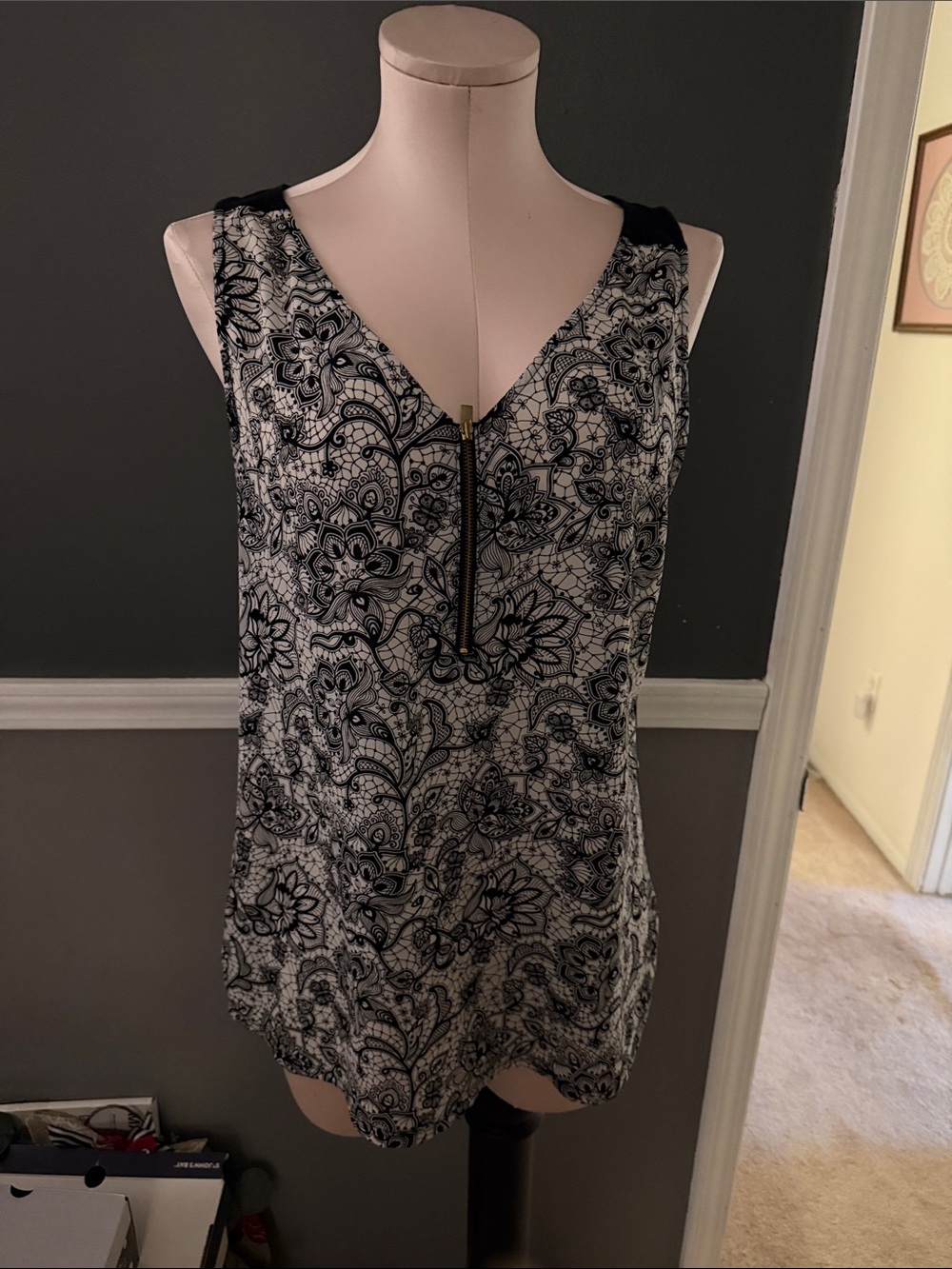 Express Black & White Floral Zip-Front Tank